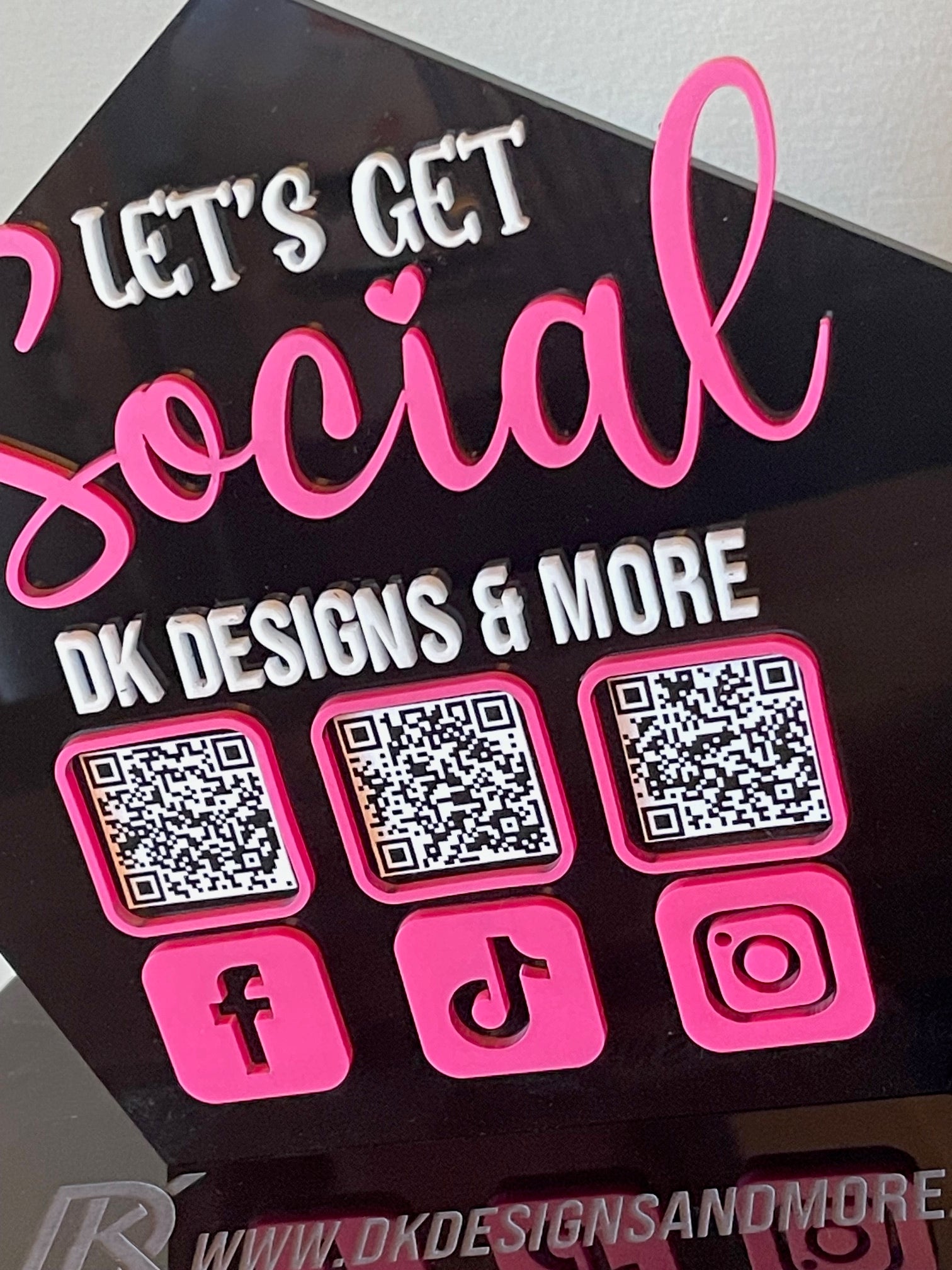 Social Media/Pay Scan Signs